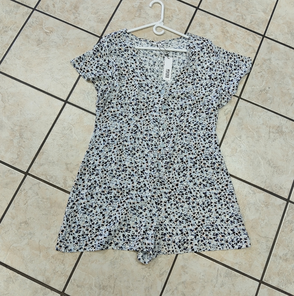 NWT Steve Madden Floral Short Sleeve Romper Sz L